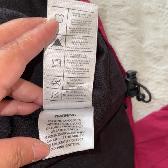 Gently Loved Women’s Carhartt Burgundy Hooded Jacket - Picture 12 of 14